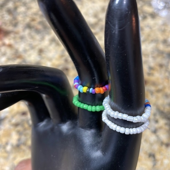 Beaded Flower Stretch Ring Set - Picture 5 of 9